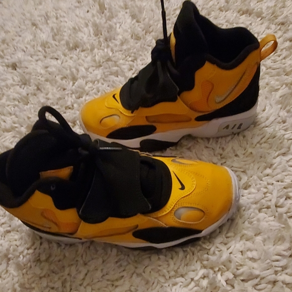 Tennis shoes - Picture 4 of 4